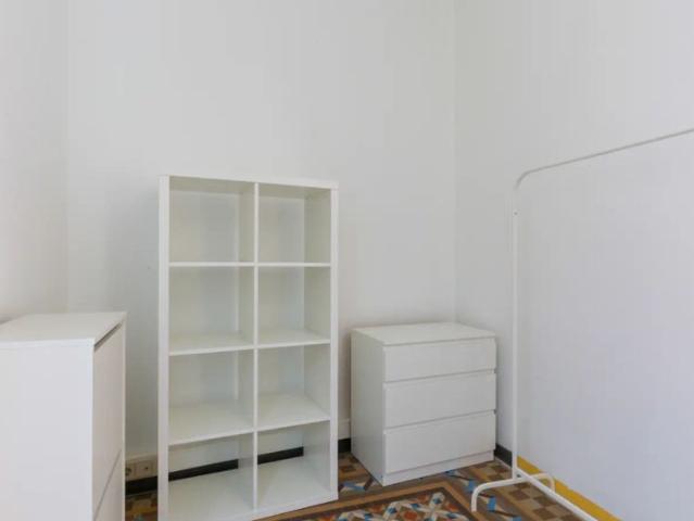 Room in shared apartment in Barcelona