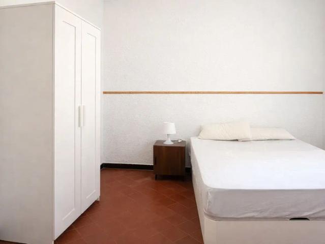 Room in shared apartment in Barcelona