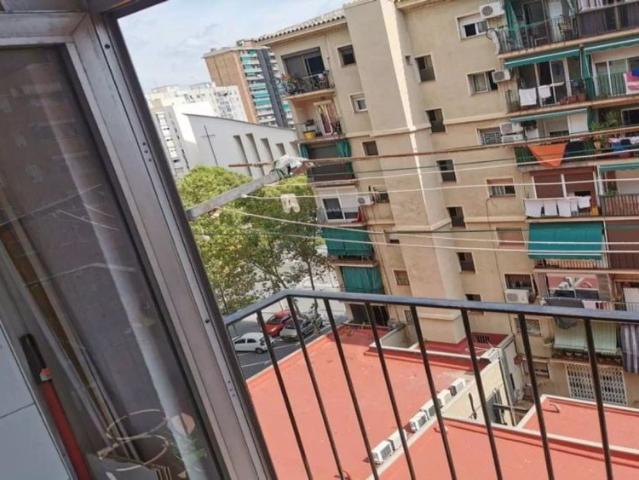 Room in shared apartment in Barcelona