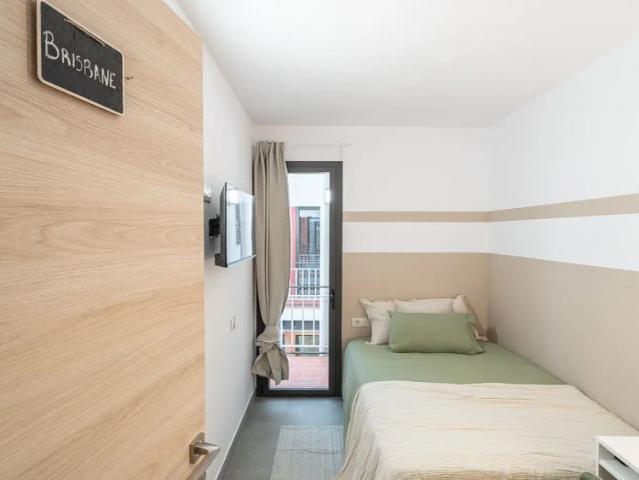 Room in shared apartment in Barcelona