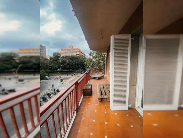 Room in shared apartment in Barcelona