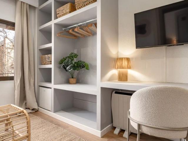 Room in shared apartment in Barcelona