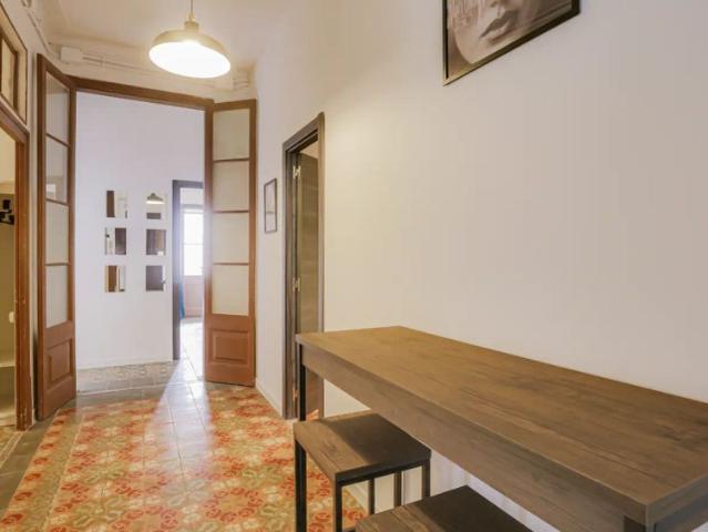 Room in shared apartment in Barcelona