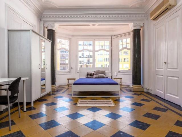Room in shared apartment in Barcelona