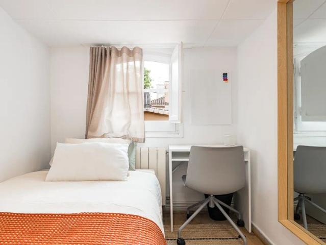Room in shared apartment in Barcelona