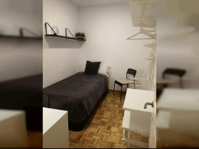 Room in shared apartment in Barcelona