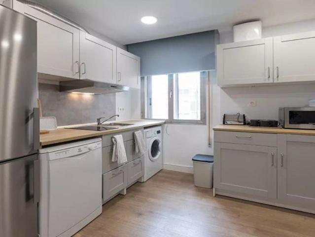 Room in shared apartment in Bilbao with private Balcony