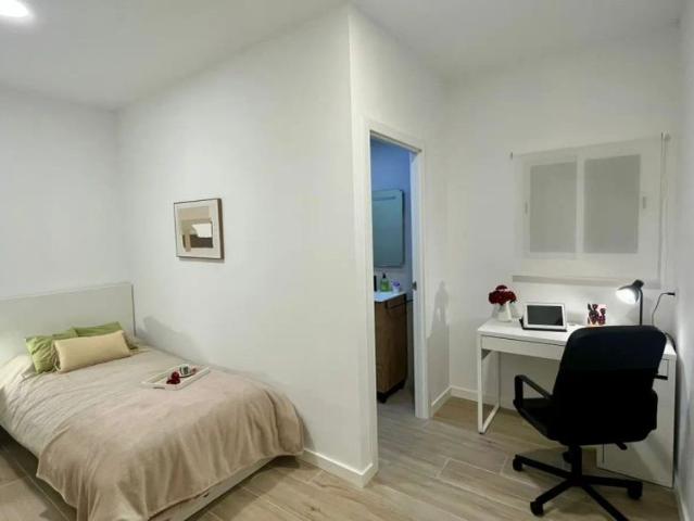 Room in shared apartment in Burjassot