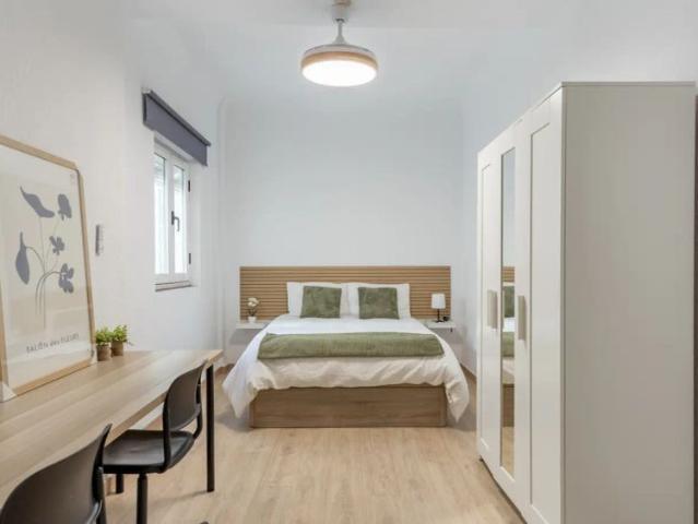 Room in shared apartment in Granada