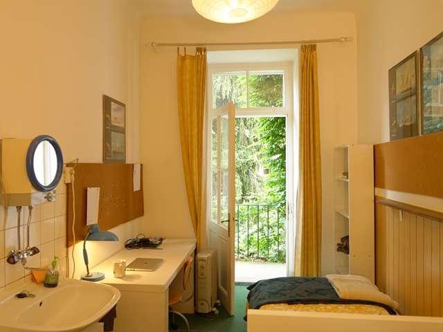 Room in 5 bedroom apartment in Jakomini, Graz