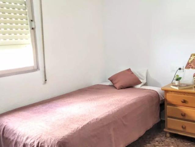 Room in shared apartment in Montcada, Valencia
