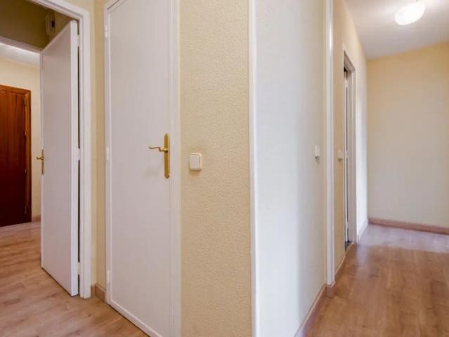 Room in shared apartment in Madrid