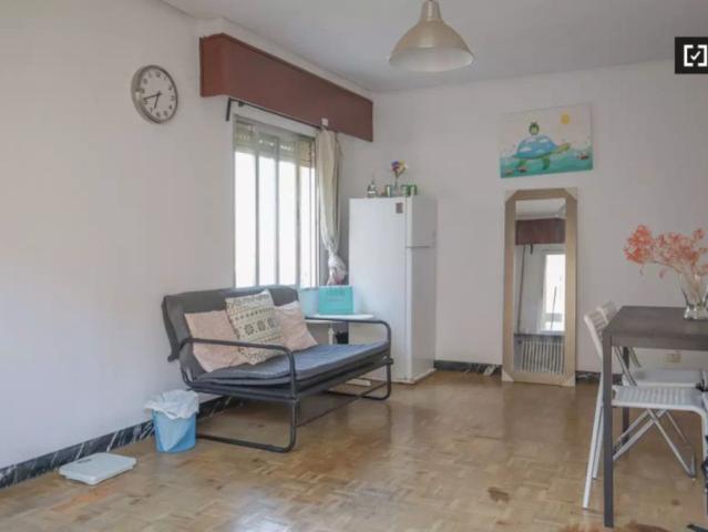 Room in shared apartment in Madrid