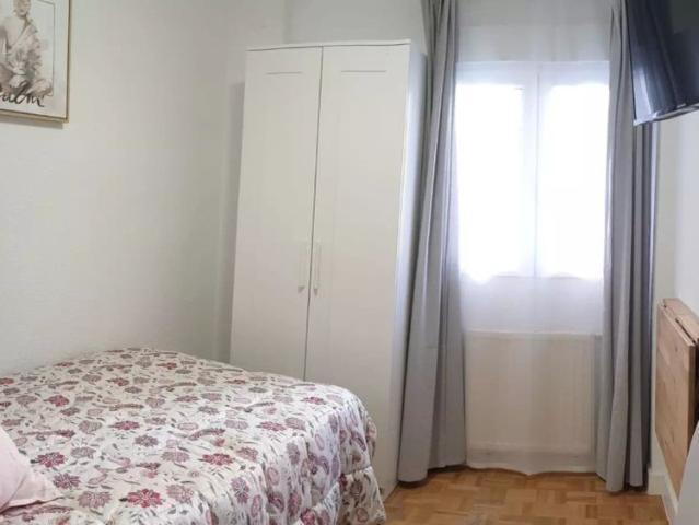 Room in shared apartment in Madrid