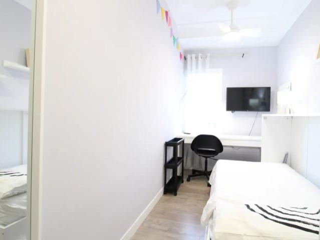 Room in shared apartment in Madrid