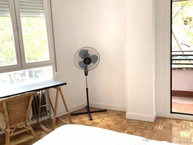 Room in shared apartment in Madrid