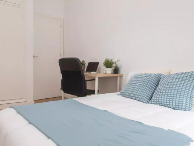 Room in shared apartment in Madrid