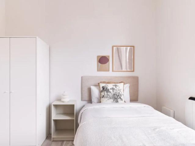 Room in shared apartment in Madrid