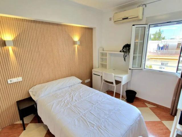 Room in shared apartment in Sevilla
