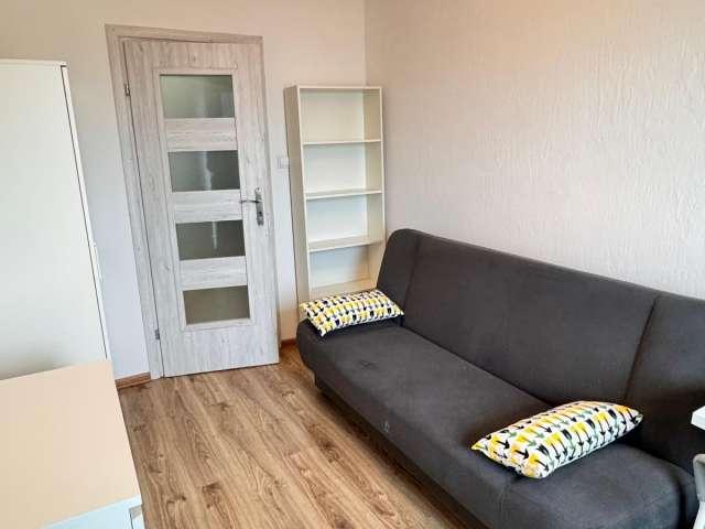 Room in shared apartment in Pozna?