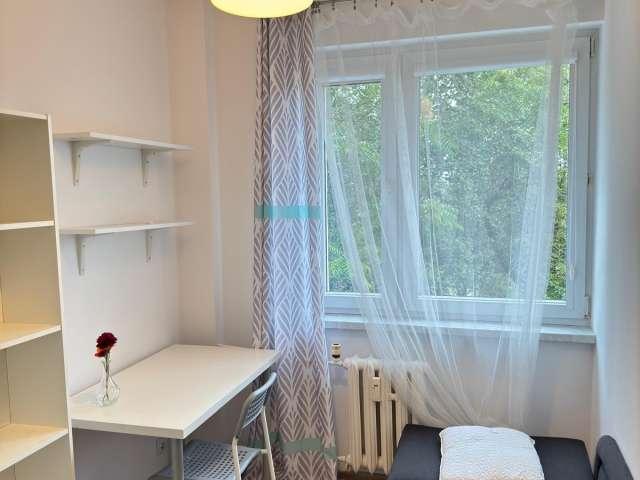 Room in shared apartment in Pozna?