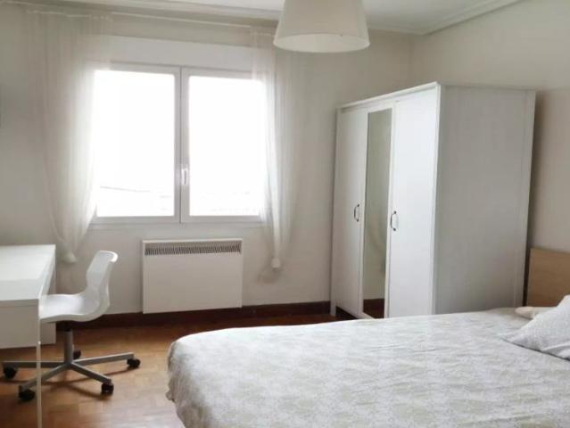 Room in shared apartment in Pamplona