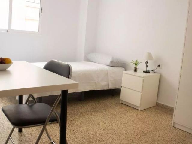 Room in shared apartment in Valencia