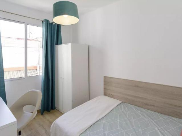 Room in shared apartment in Valencia