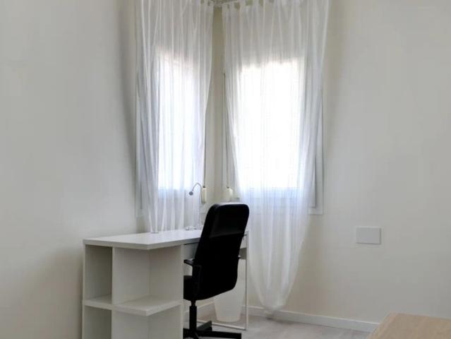 Room in shared apartment in Zaragoza
