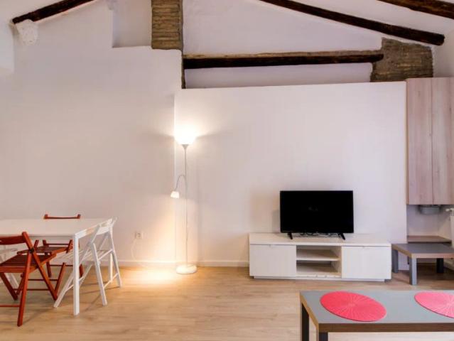 Room in shared apartment in Zaragoza
