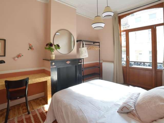 Room in 15 bedroom flat in Georges Henri, Brussels
