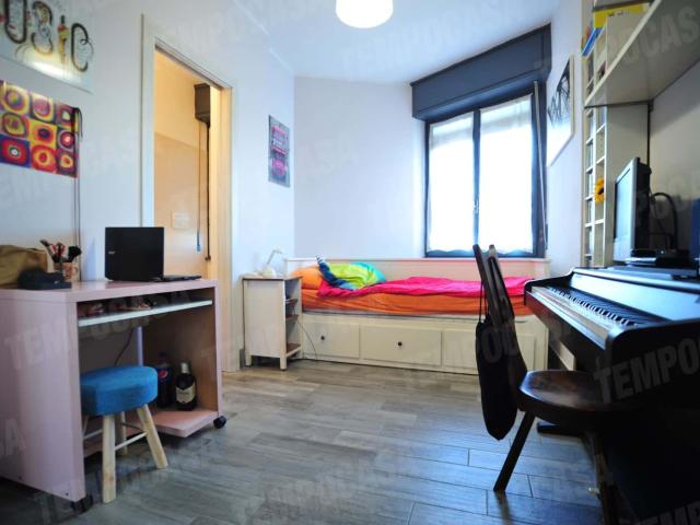 Room in Via Unità D'Italia, Novara for 80 m² with 3 bedrooms