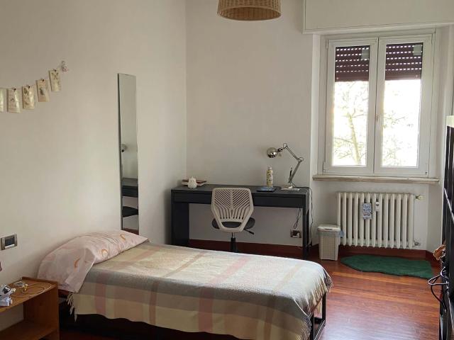 Room in Via Valdagno, Milano for 110 m² with 3 bedrooms