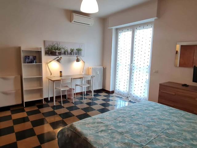 Room in Via Abelardo Pecorini, Milano for 140 m² with 4 bedrooms