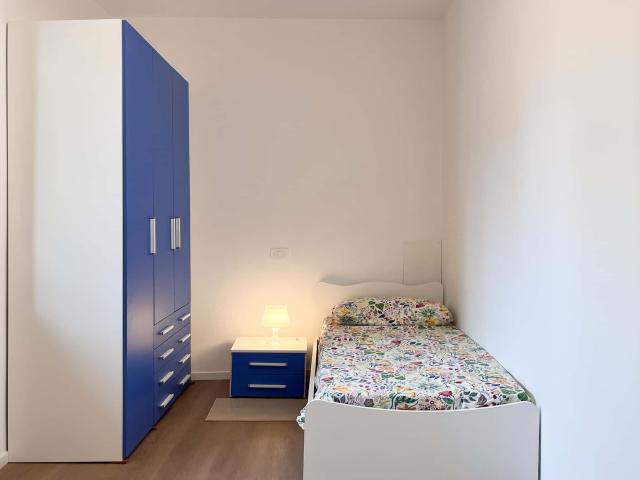 Room in Via Comune Antico, Milano for 90 m² with 4 bedrooms