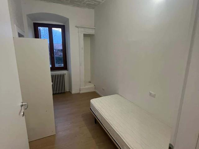 Room in Via Cremasca, Azzano San Paolo for 90 m² with 4 bedrooms