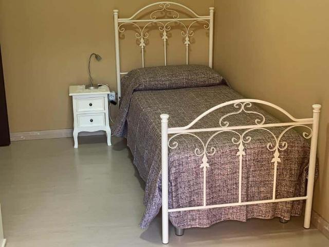 Room in Via del Giglio, Pontecorvo for 260 m² with 6 bedrooms
