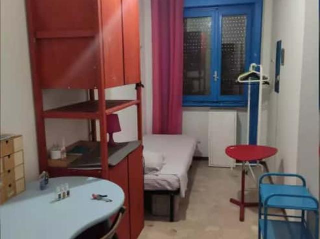 Room in Via Ferrante Aporti, Milano for 130 m² with 5 bedrooms