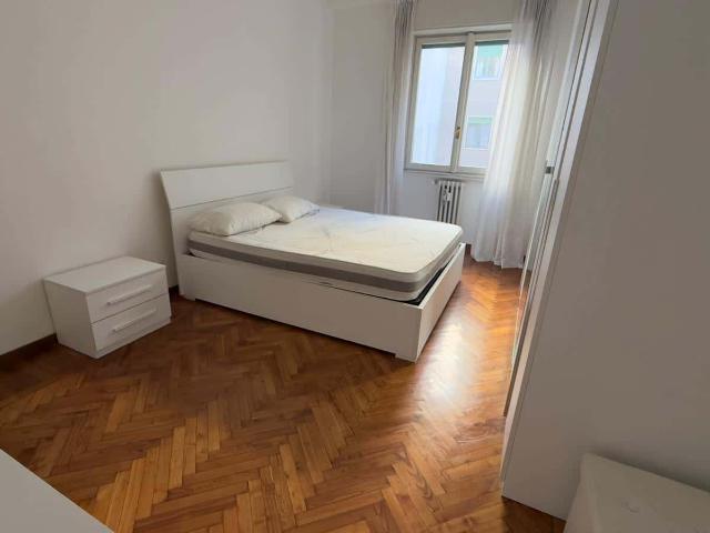 Room in Via Fiuggi, Milano for 75 m² with 2 bedrooms