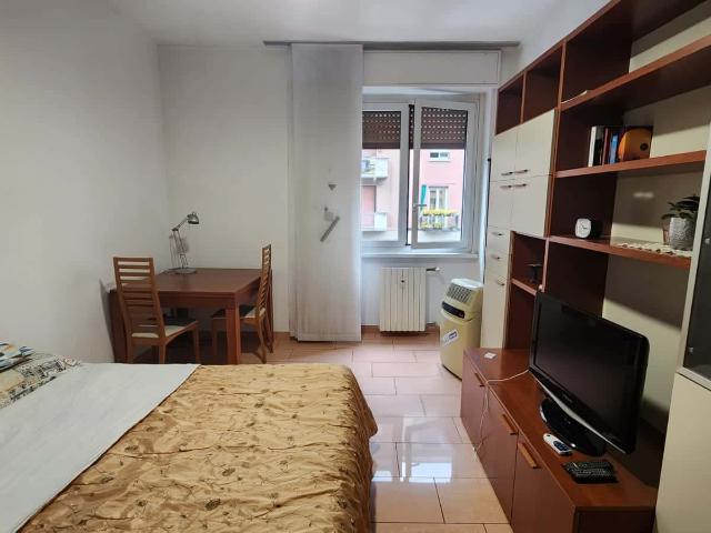 Room in Via Flavio Andò, Milano for 70 m² with 2 bedrooms