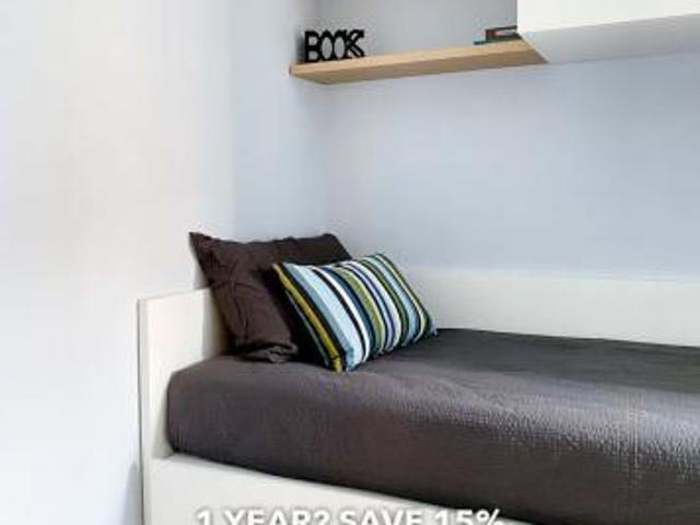 Room in Via Gressoney, Milano for 110 m with 5 bedrooms