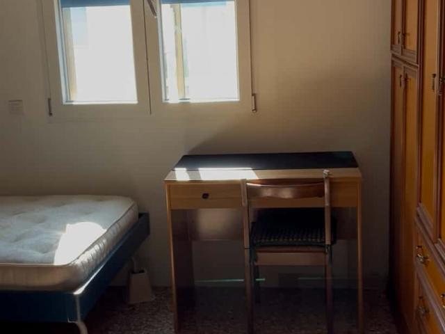 Room in Via Italo Piccagli, Firenze for 110 m² with 4 bedrooms