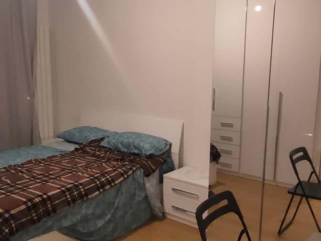 Room in Via Lorenteggio, Milano for 77 m²
