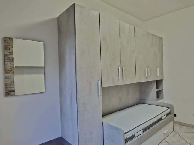 Room in Via S. Denis, Sesto San Giovanni for 80 m² with 2 bedrooms