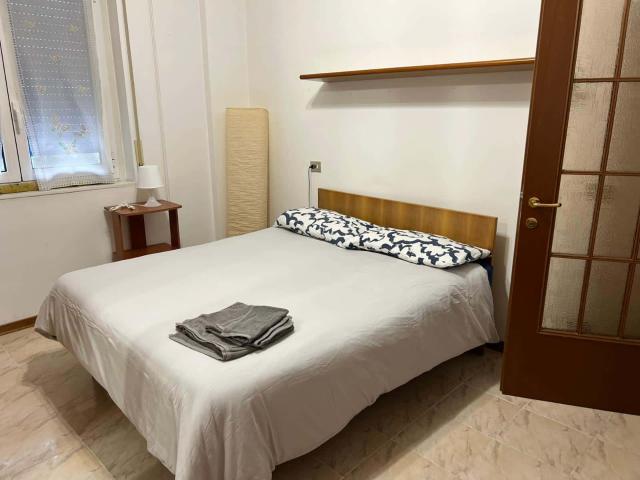 Room in Viale delle Rimembranze di Greco, Milano for 68 m² with 2 bedrooms