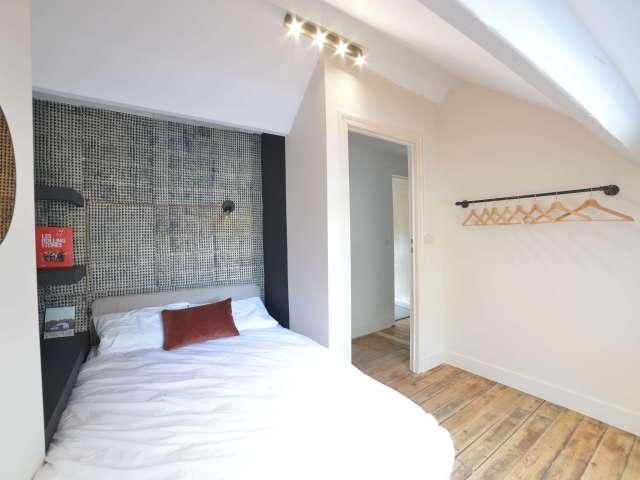 Room in 15 bedroom flat in Georges Henri, Brussels