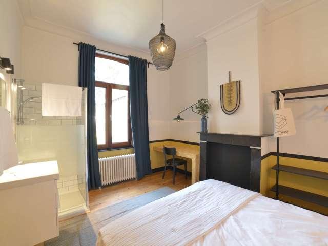 Room in 15 bedroom flat in Georges Henri, Brussels