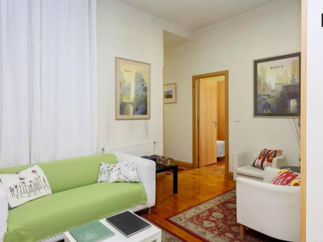 Room in 12 bedroom apartment in Atocha
