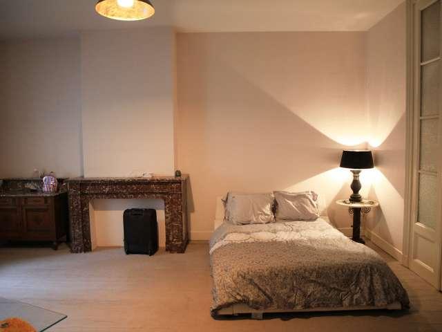 Room in 3 bedroom apartment, Flagey Malibran, Brussels