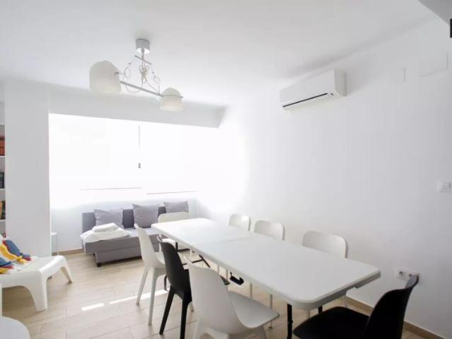 Room in 4 bedroom apartment in Camins al Grau, Valencia